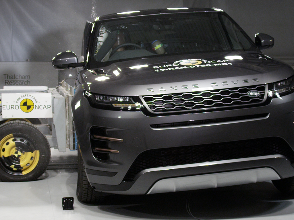 Land Rover Range Rover Evoque (Jun 2019 – onwards) side impact test at 50km/h