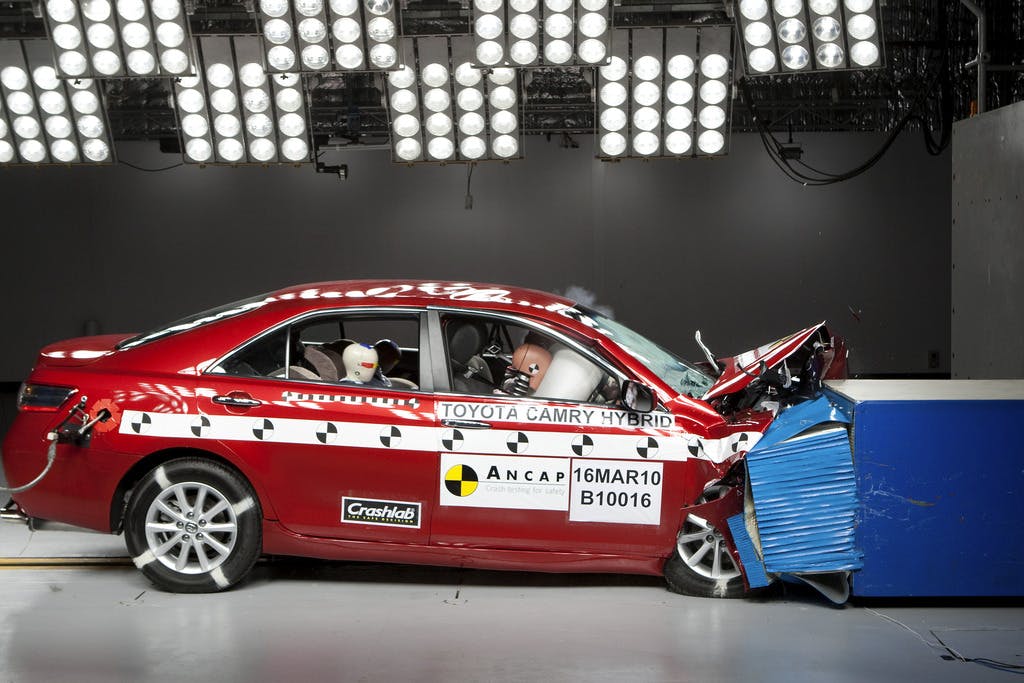Toyota Camry Hybrid (May 2011-2012) frontal offset test at 64km/h