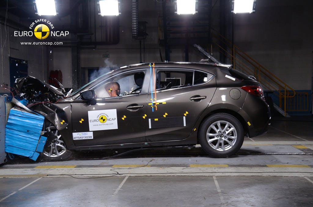 Mazda 3 (2014 - July 2016) frontal offset test at 64km/h