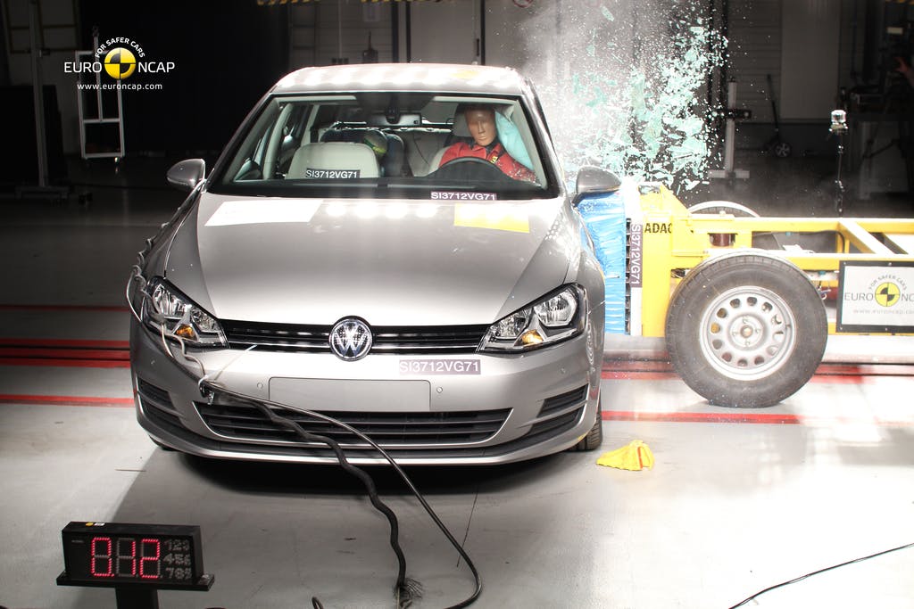 Volkswagen Golf (Jul 2017 – May 2021) side impact test at 50km/h