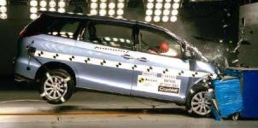 Toyota Tarago (October 2010-onward) frontal offset test at 64km/h