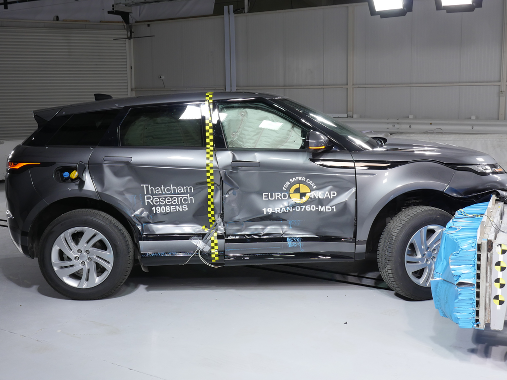 Land Rover Range Rover Evoque (Jun 2019 – onwards) side impact test at 50km/h