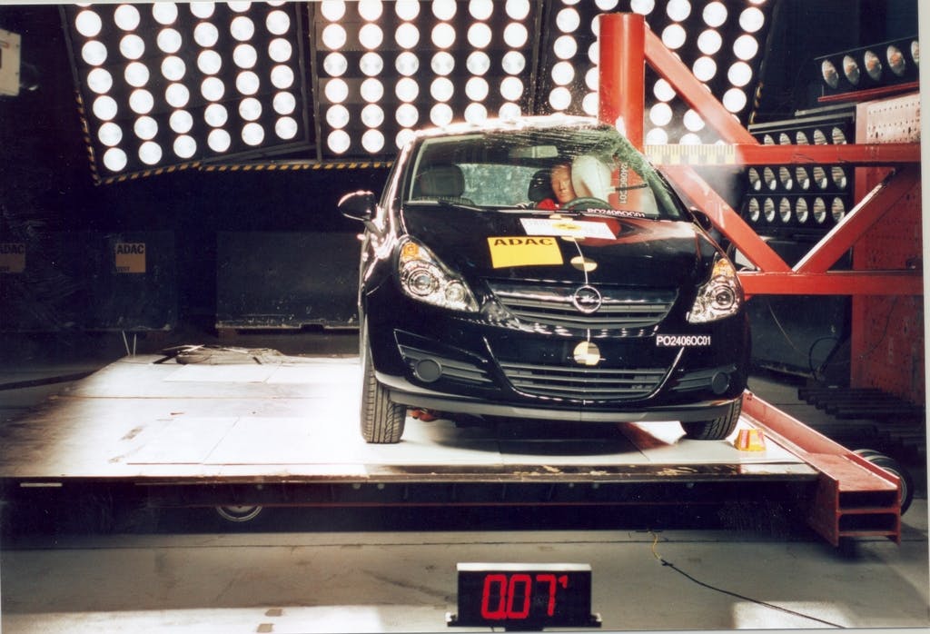 Opel Corsa (2012-onward) pole test at 29km/h