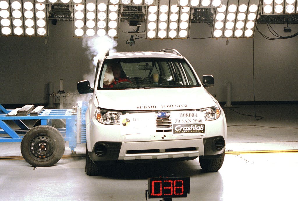Subaru Forester (March 2008 – 2012) side impact test at 50km/h