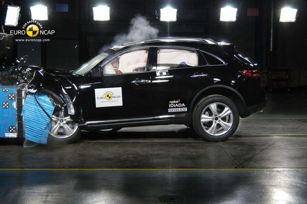 The ANCAP safety rating for the Infiniti QX70 (2013 - onwards) is based on testing of the Infiniti FX in 2009.  Infiniti FX pictured.