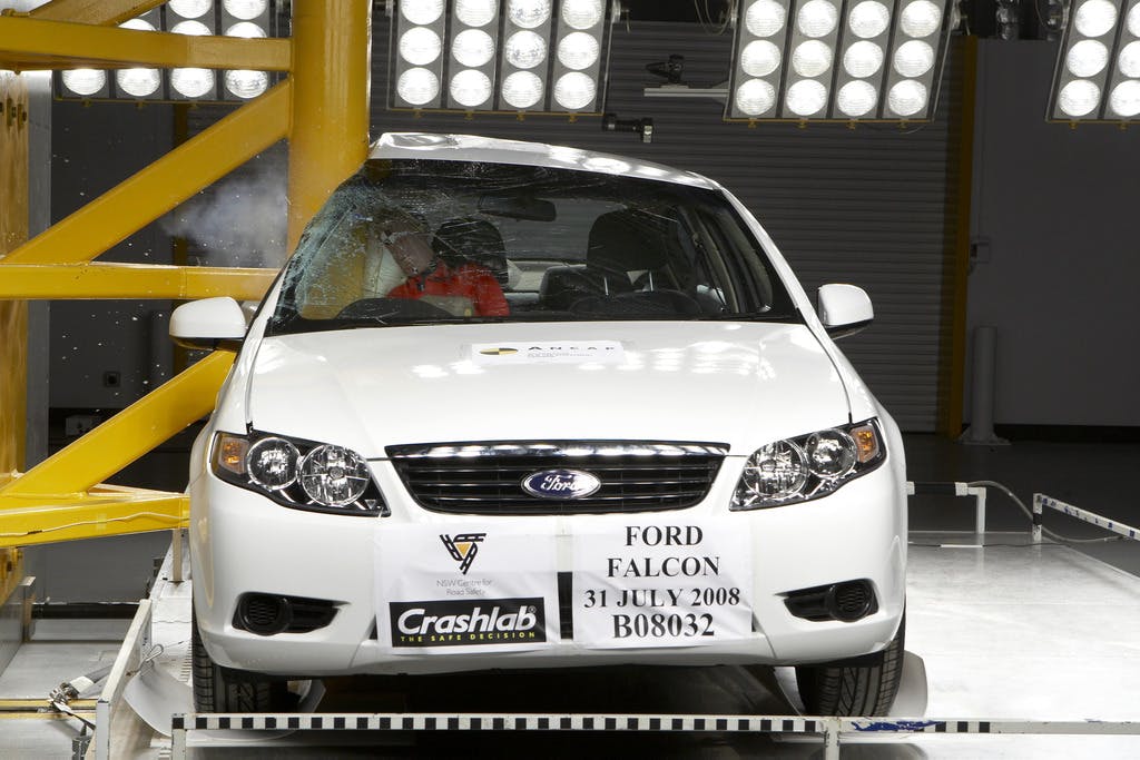 Ford Falcon FG sedan (July 2008-2011) pole test at 29km/h