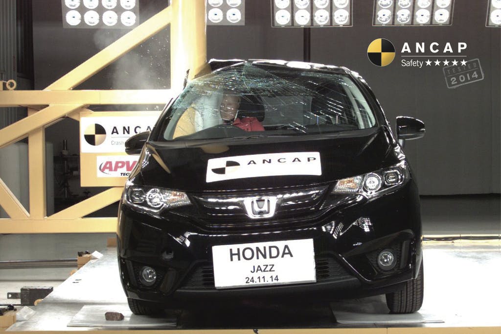 Honda Jazz (July 2014 - Jan 2021) pole test at 29km/h