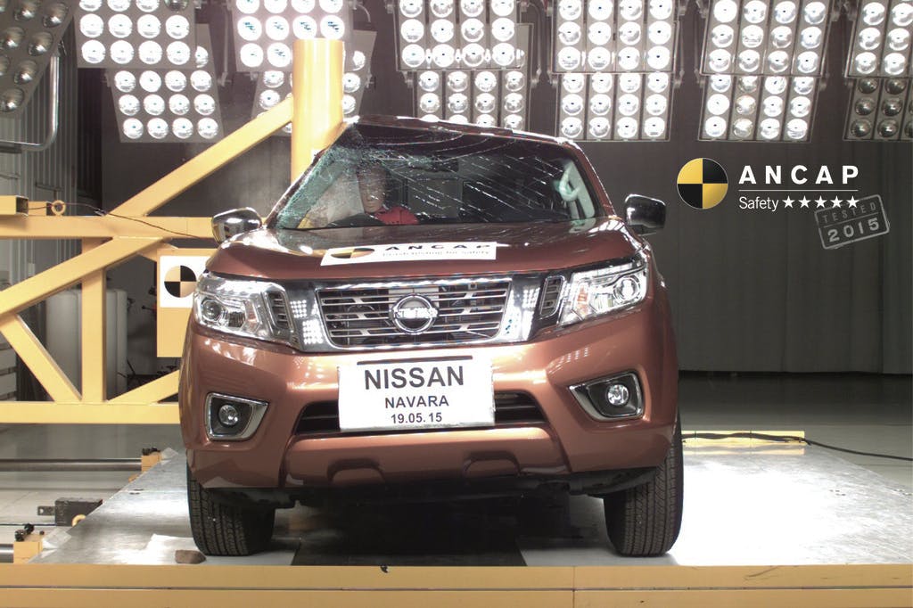 Nissan Navara dual cab (Mar 2015 – Nov 2020) pole test at 29km/h