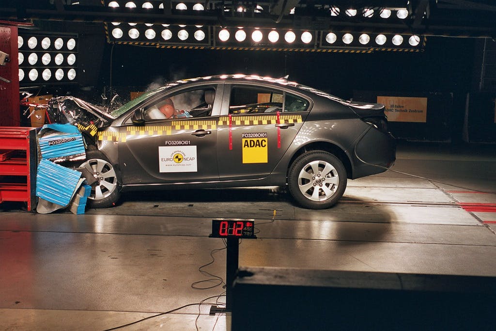 Opel Insignia (2012-onward) frontal offset test at 64km/h
