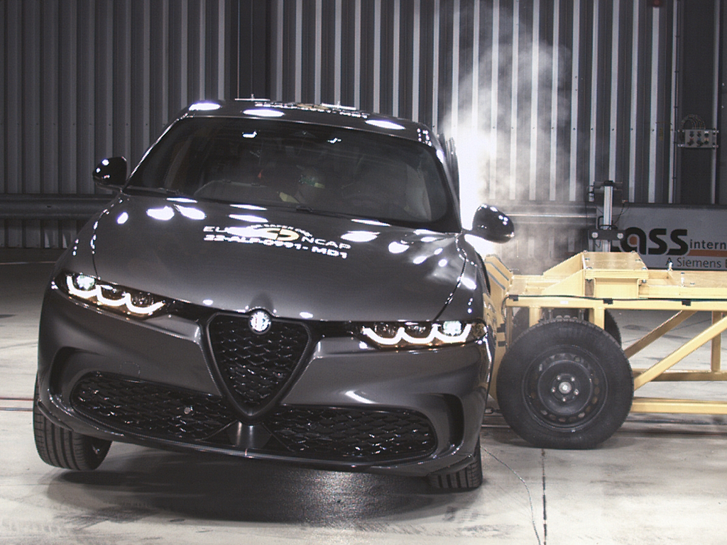 Alfa Romeo Tonale (Feb 2023 – onwards) - side impact test at 60km/h
