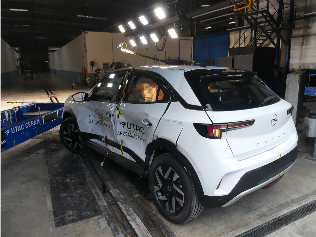 Opel Mokka (Nov 2022 – onwards) - side impact test at 60km/h