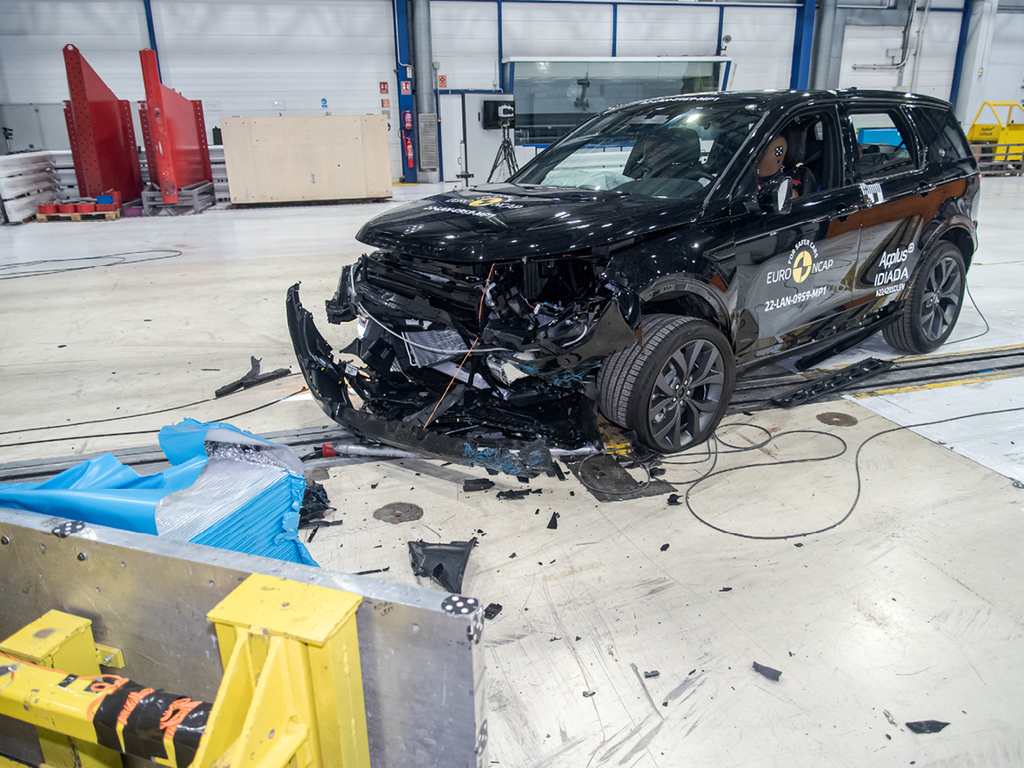 Land Rover Discovery Sport (Apr 2022 – onwards) - frontal offset (MPDB) test at 50km/h