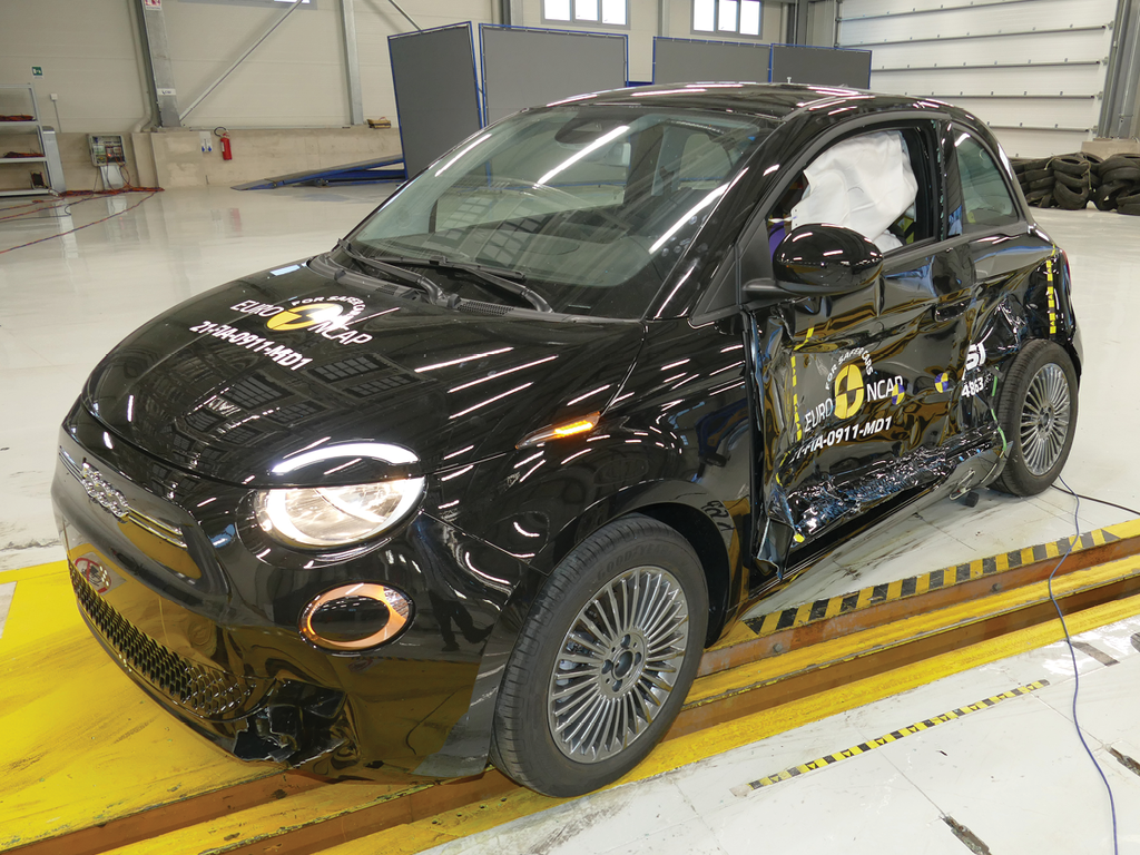 Fiat 500e (Dec 2022 – onwards) - side impact test at 60km/h
