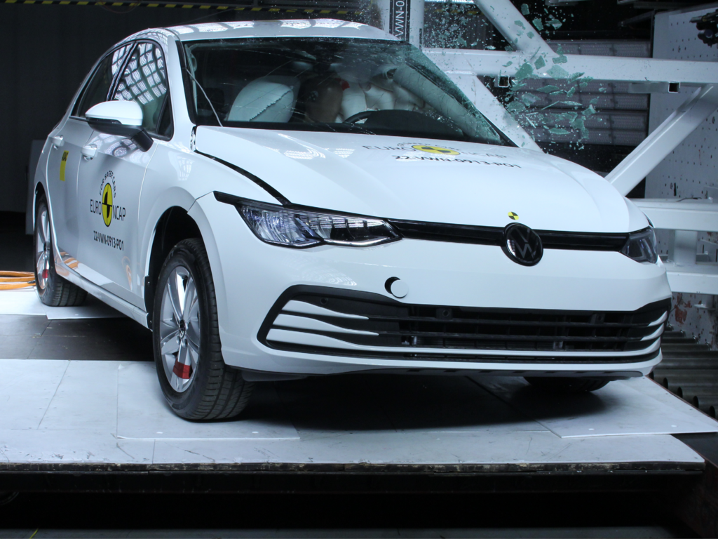 Volkswagen Golf (Feb 2023 – onwards) - oblique pole test at 32km/h