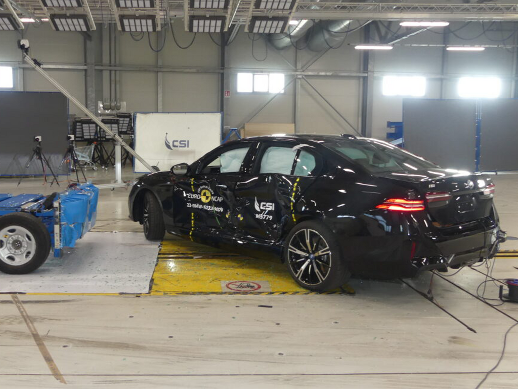 BMW 5 Series (Nov 2023 – onwards) - side impact test at 60km/h