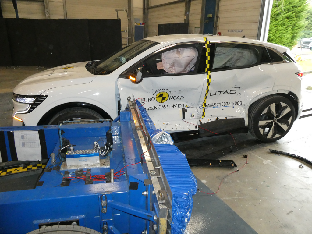 Renault Megane E-Tech (Nov 2023 – onwards) - side impact test at 60km/h
