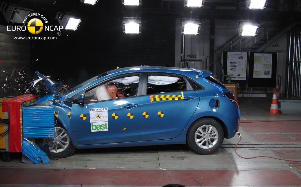 Hyundai i30 (June 2012 - December 2014) frontal offset test at 64km/h