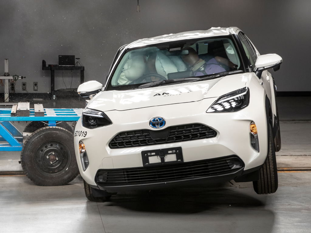 Toyota Yaris Cross (Nov 2020 – onwards) side impact test at 60km/h
