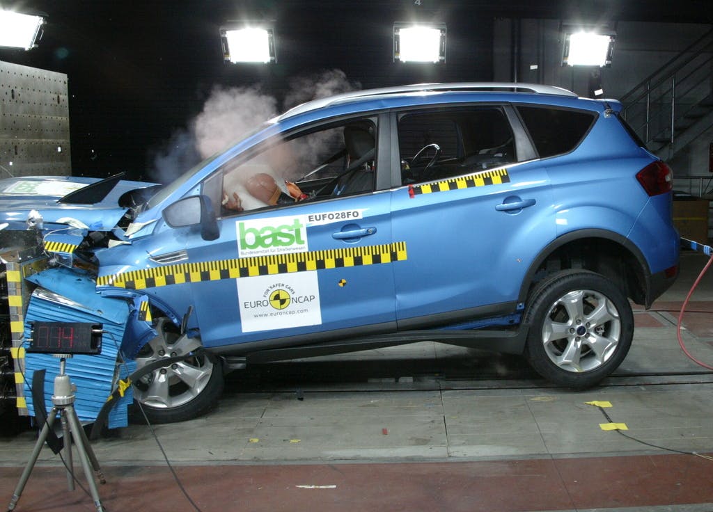 Ford Kuga (2011-2012) frontal offset test at 64km/h