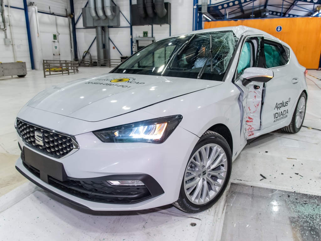 The ANCAP safety rating for the Cupra Leon (Jul 2021 – onwards) is based on crash tests of the SEAT Leon.  SEAT Leon pictured (oblique pole test at 32km/h).