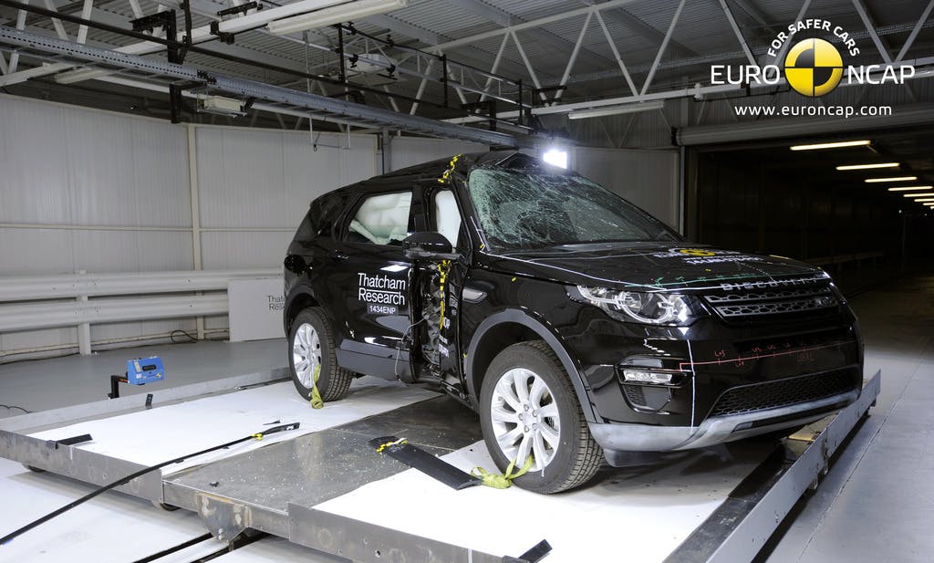 Land Rover Discovery Sport (2015 - onwards) pole test at 29km/h