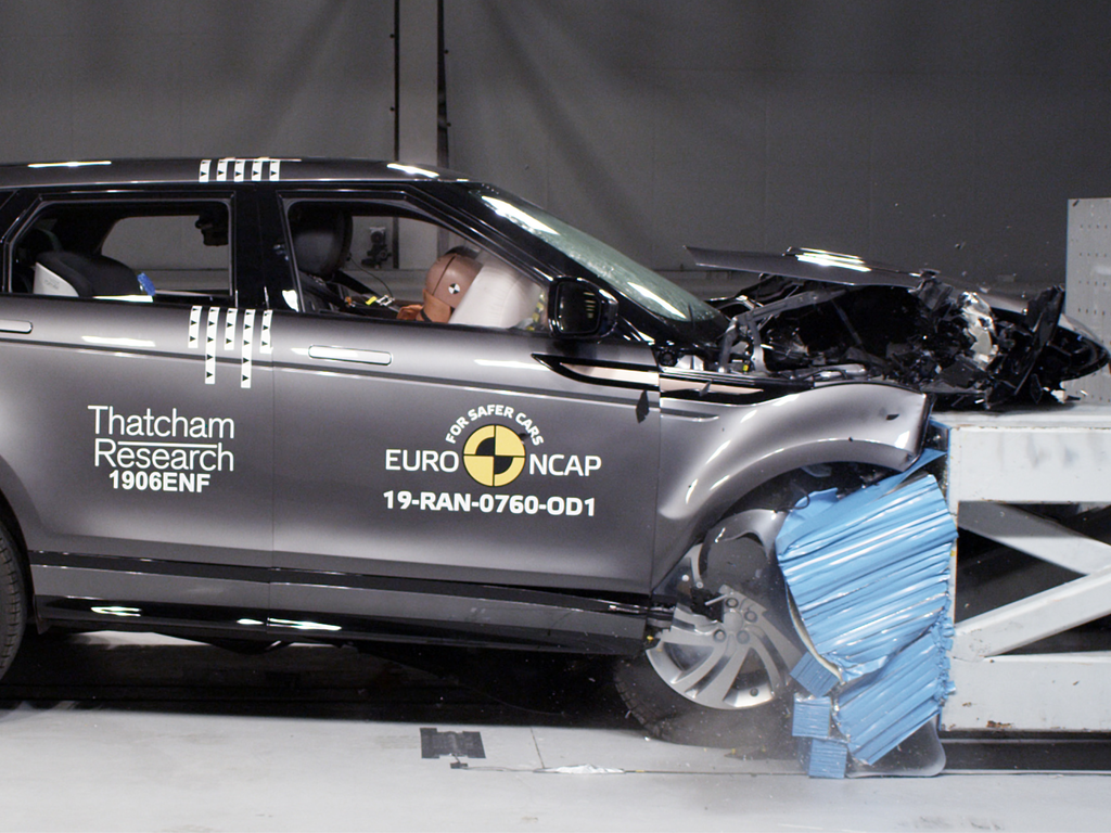 Land Rover Range Rover Evoque (Jun 2019 – onwards) frontal offset test at 64km/h