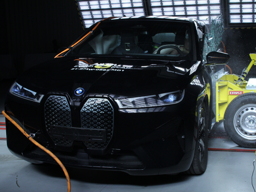 BMW iX (Nov 2021 – onwards) - side impact test at 60km/h