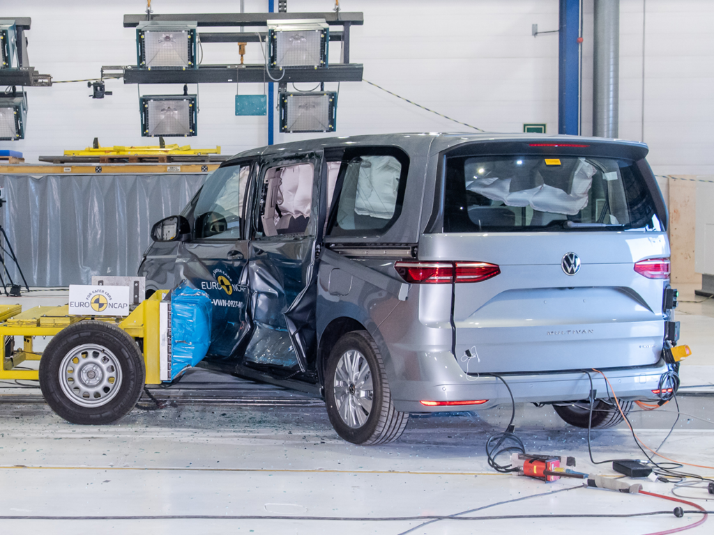 Volkswagen Multivan (May 2022 – onwards) - side impact test at 60km/h
