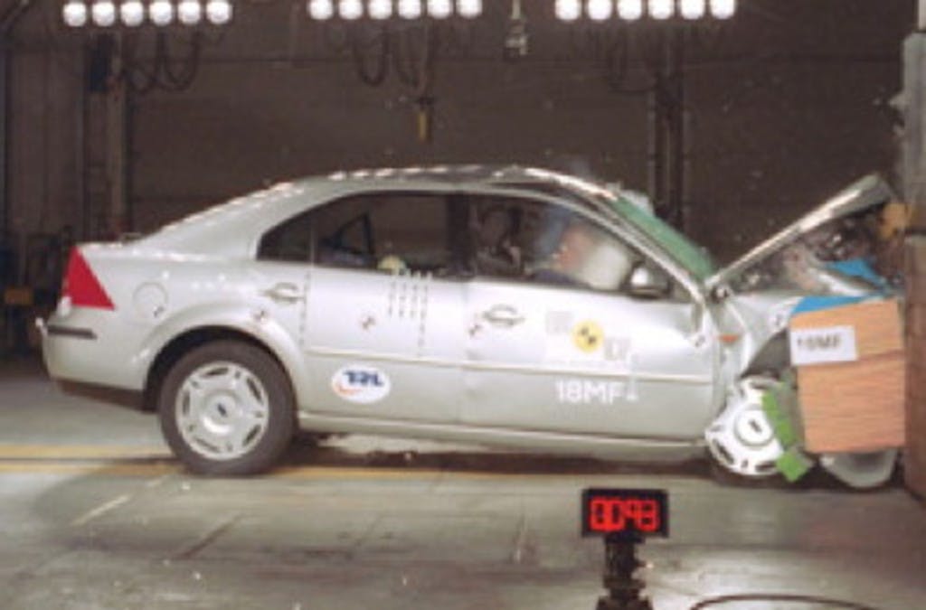 Ford Mondeo (2003-2006) frontal offset test at 64km/h