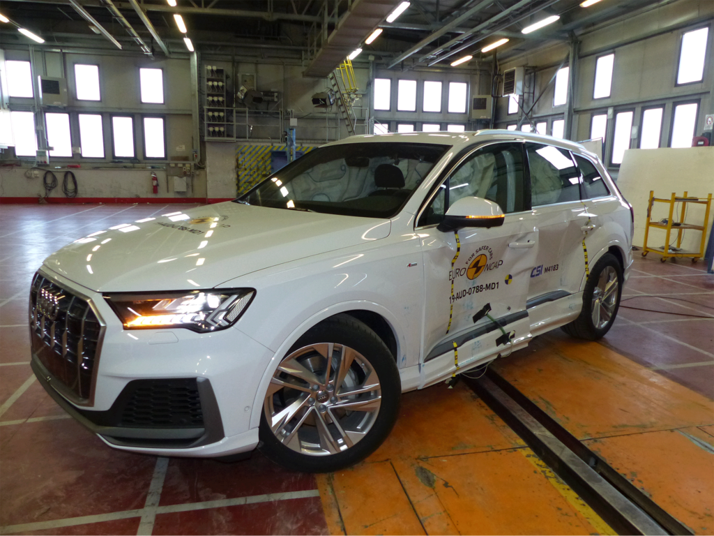 Audi Q7 (Apr 2020 – onwards) side impact test at 50km/h