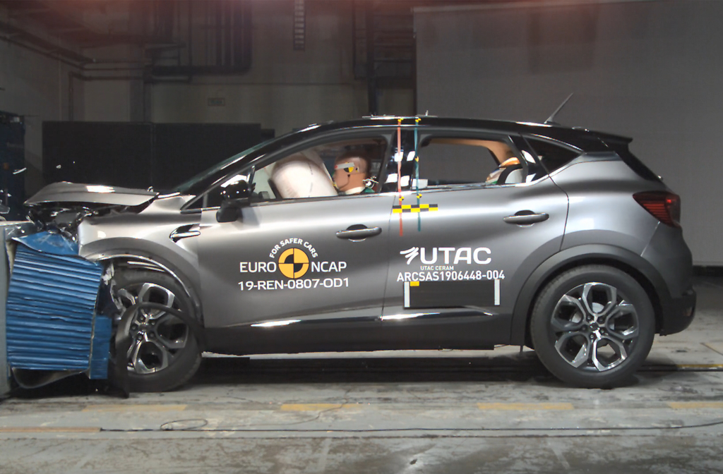 Renault Captur (Feb 2021 – onwards) frontal offset test at 64km/h