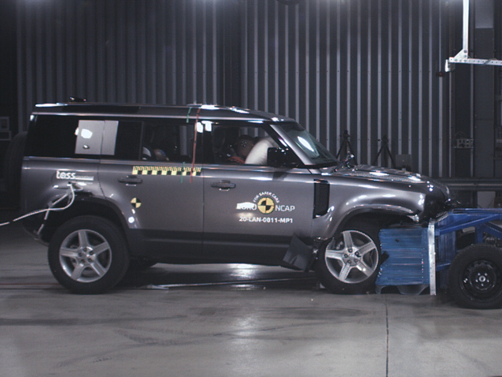 Land Rover Defender (Aug 2020 – onwards) frontal offset test at 50km/h