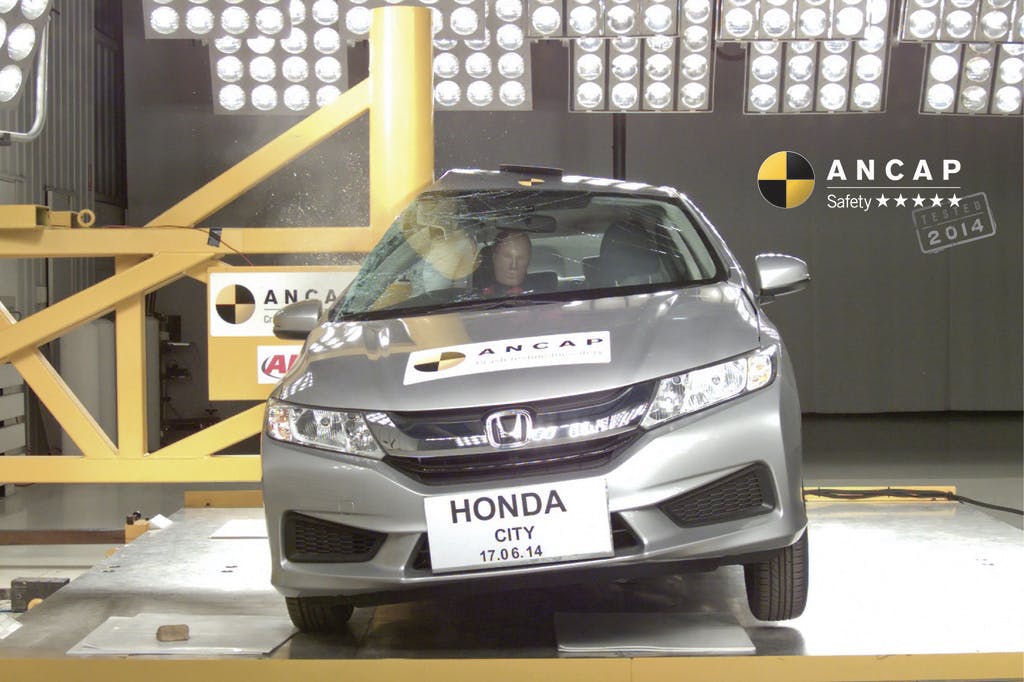 Honda City (Jun 2014-onward) pole test at 29km/h