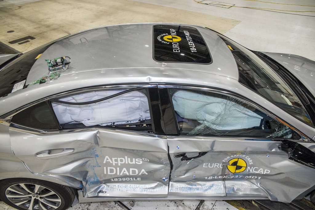 Lexus ES300h (Sep 2018 – onwards) side impact test at 50km/h