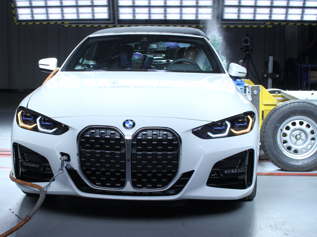 BMW 4 Series (Mar 2021 – onwards) side impact test at 60km/h