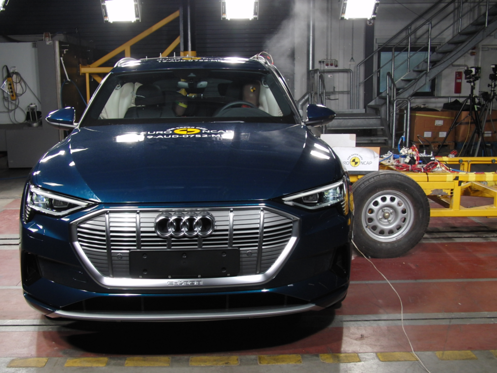 Audi e-tron (Jul 2019 – onwards) side impact test at 50km/h