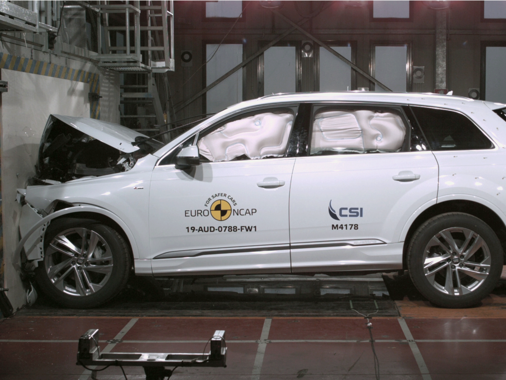 Audi Q7 (Apr 2020 – onwards) full width frontal test at 50km/h
