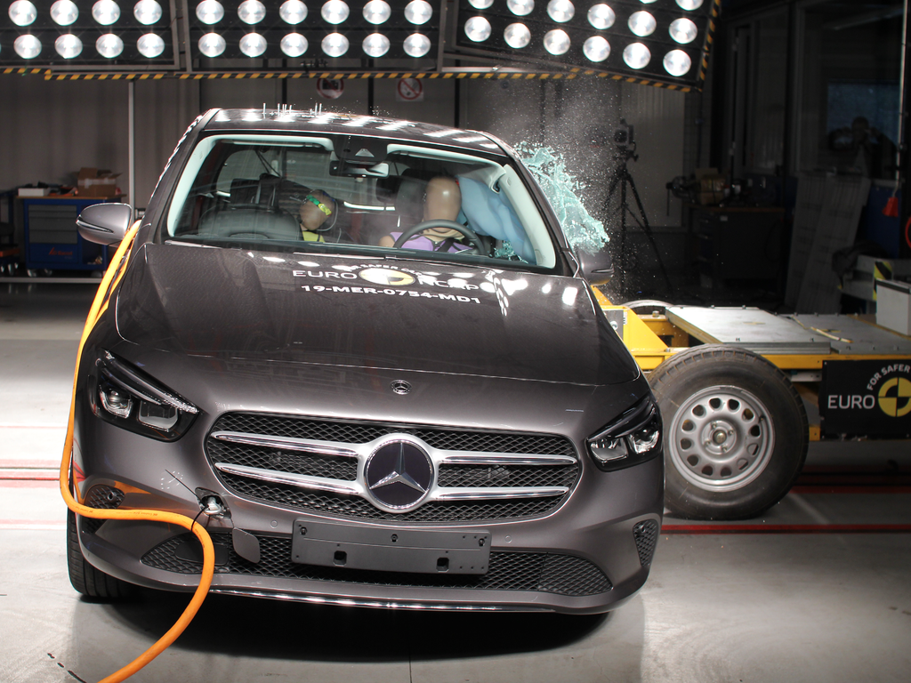 Mercedes-Benz B-Class (May 2019 – onwards) side impact test at 50km/h