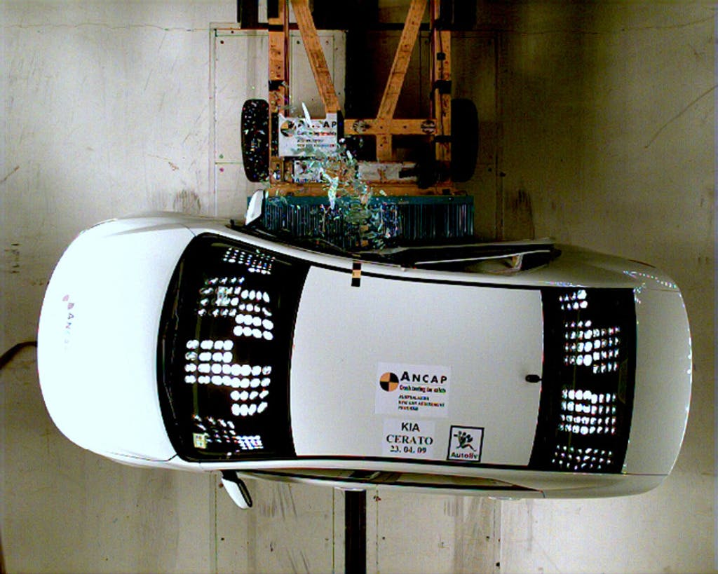 Kia Cerato (2009) side impact test at 50km/h