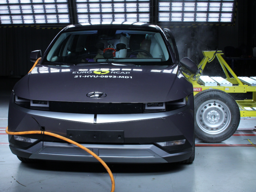 Hyundai IONIQ 5 (Sep 2021 – onwards) side impact test at 60km/h