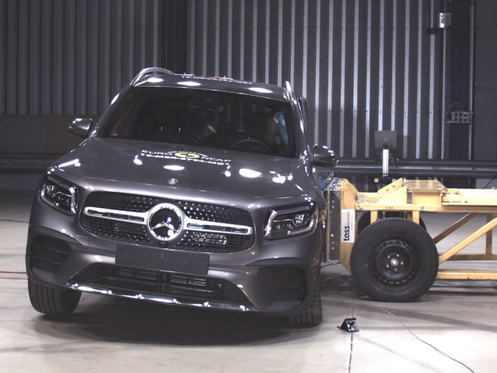 Mercedes-Benz GLB (Jun 2020 – onwards) side impact test at 50km/h