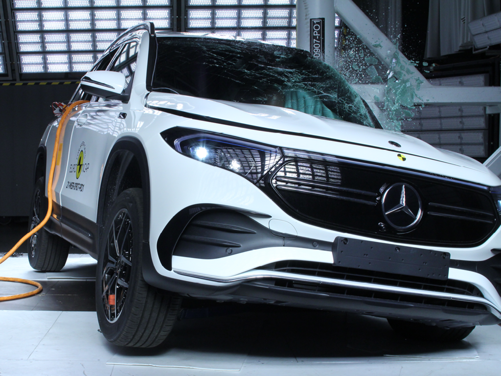 Mercedes-Benz EQB (Aug 2022 – onwards) - oblique pole test at 32km/h