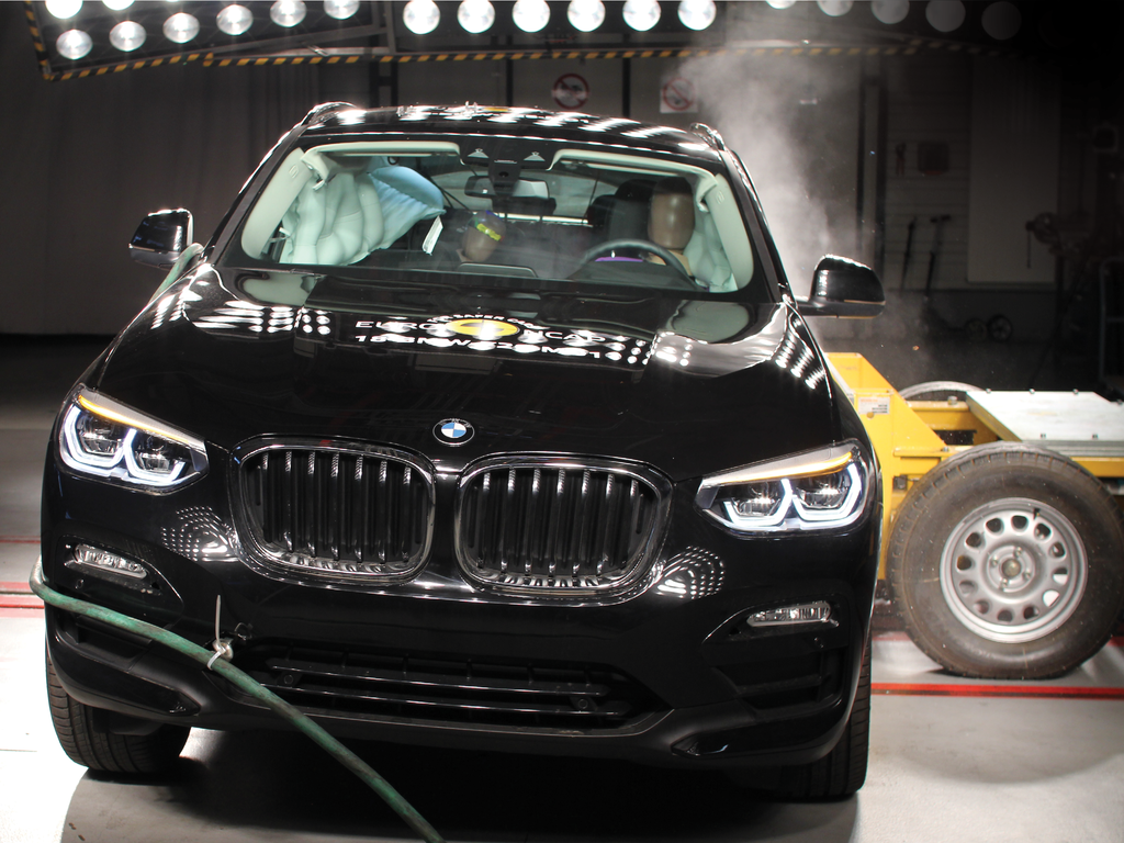 BMW X4 (Sep 2018 – onwards) side impact test at 50km/h