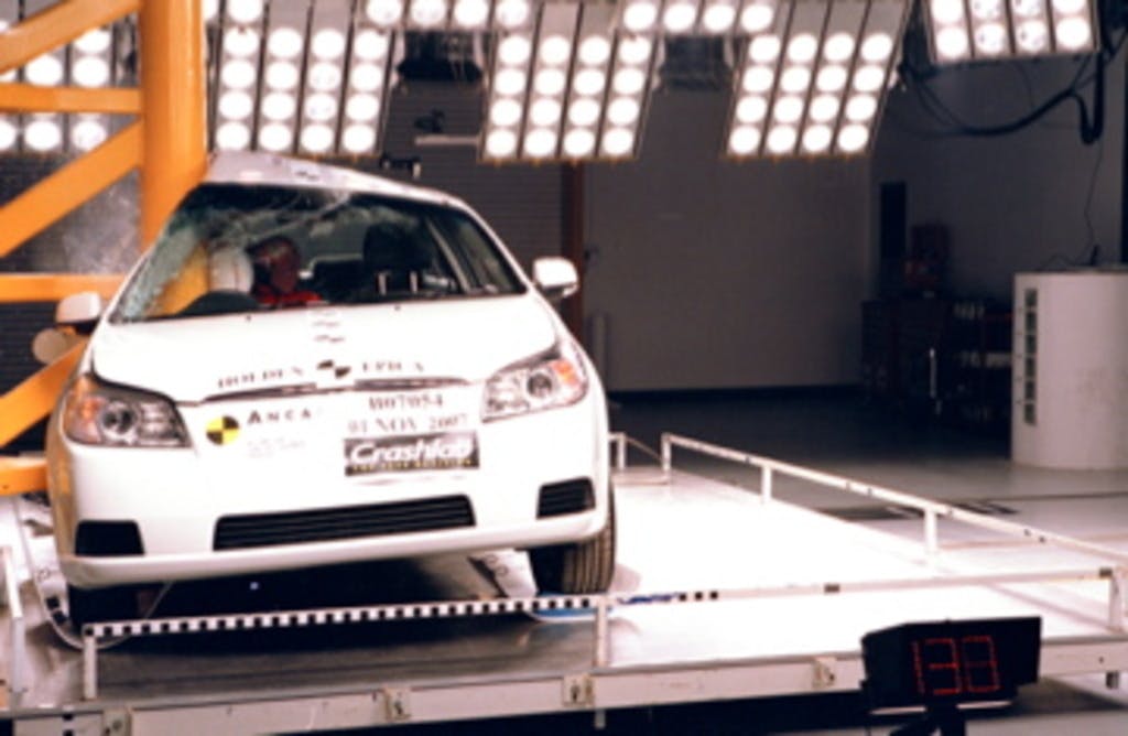 Holden Epica (March 2007 – August 2008) pole test at 29km/h