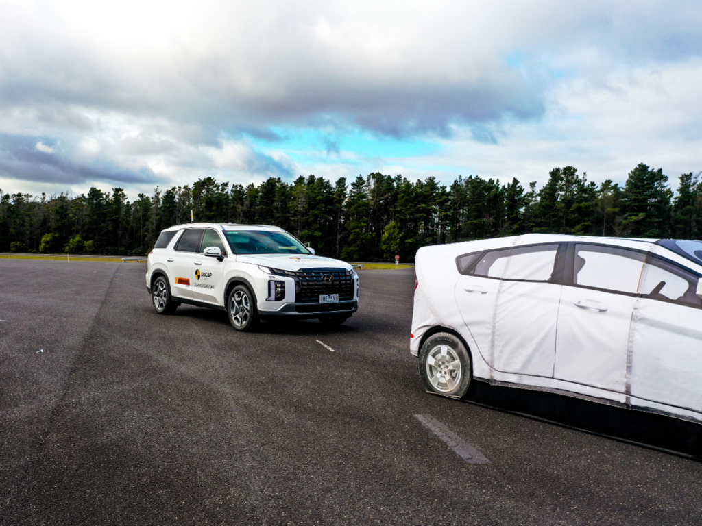 Hyundai Palisade (Aug 2022 – onwards) - autonomous emergency braking Car-to-Car