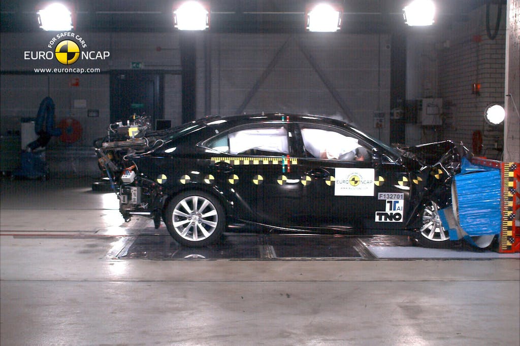 Lexus IS (Oct 2016 – onwards) frontal offset test at 64km/h
