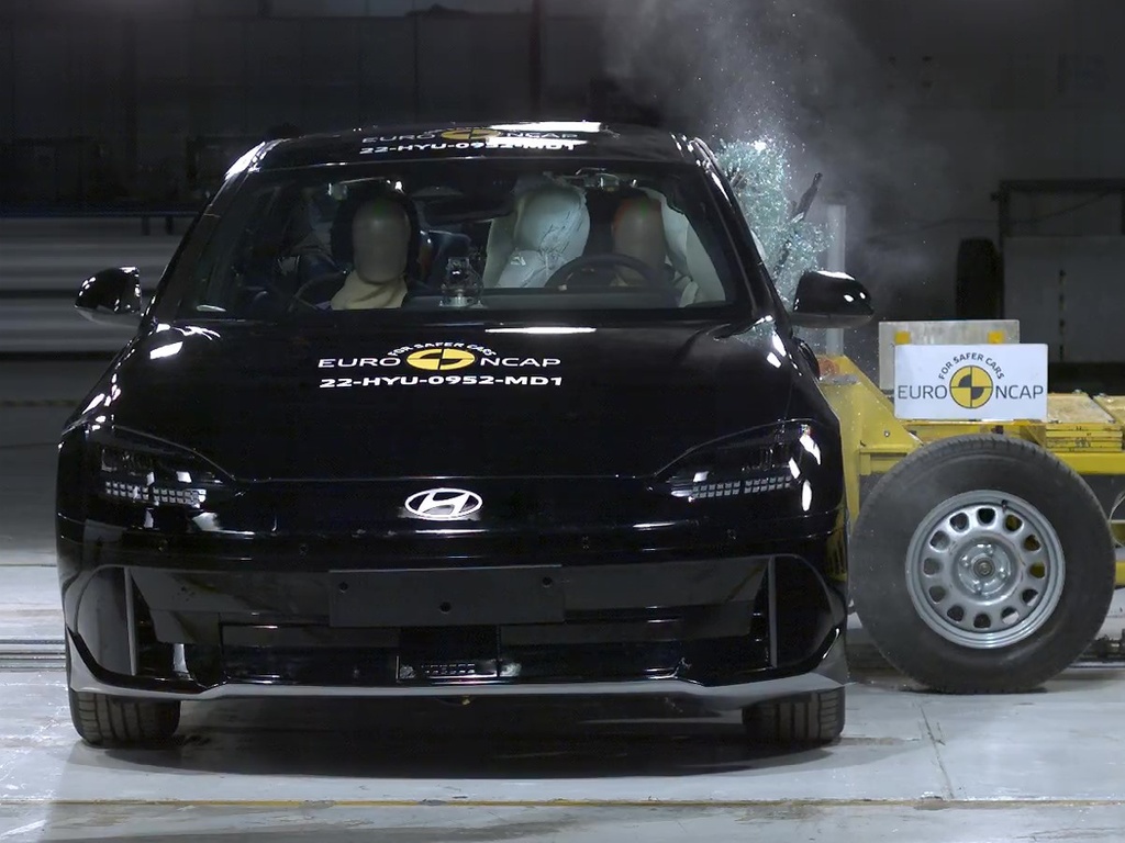 Hyundai IONIQ 6 (Feb 2023 – onwards) - side impact test at 60km/h