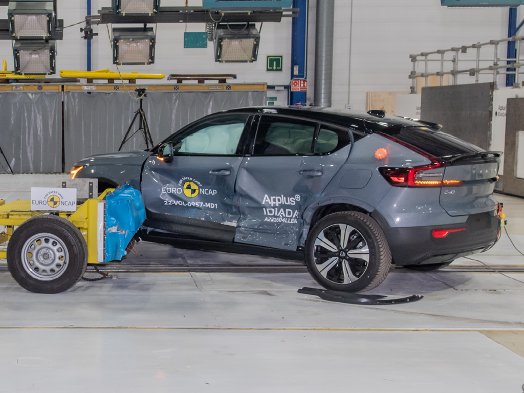 Volvo C40 Recharge (Oct 2022 – onwards) - side impact test at 60km/h
