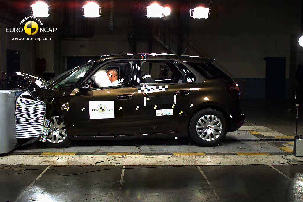 Citroen C4 Grand Picasso (2014-onward) frontal offset test at 64km/h