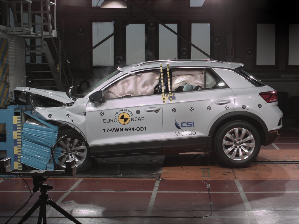 Volkswagen T-Roc (Oct 2018 – onwards) frontal offset test at 64km/h